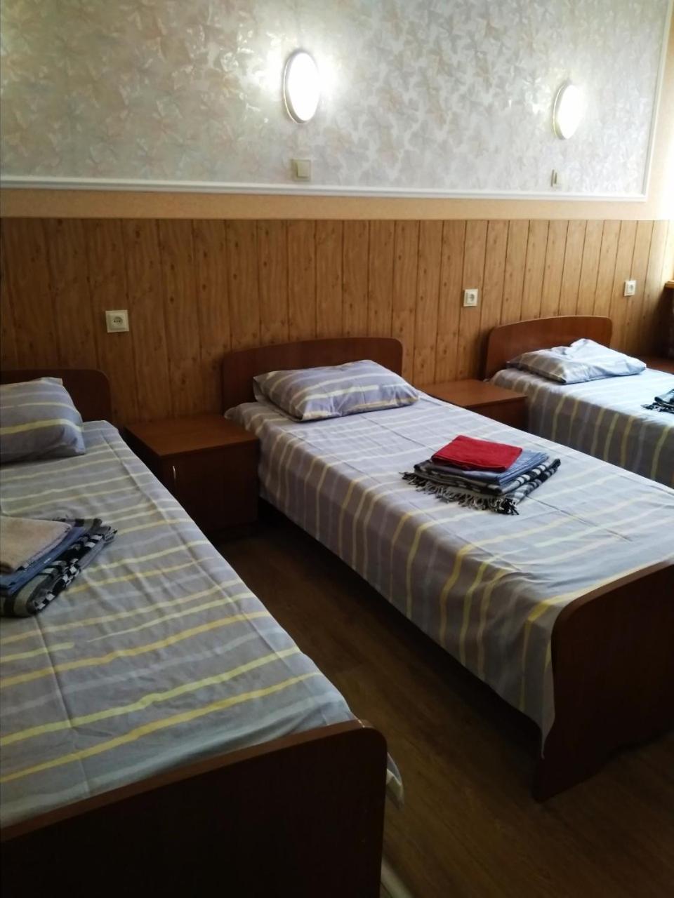 Hostel Mnogoborets F. Klub Odessa Ngoại thất bức ảnh